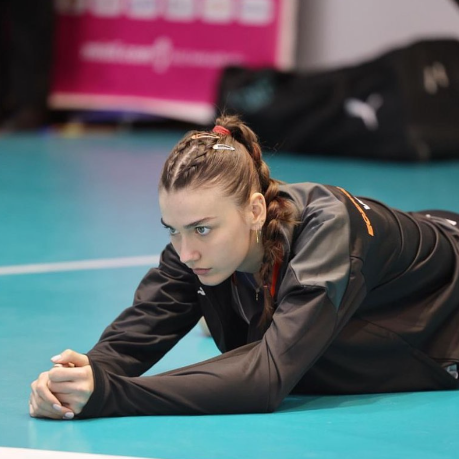 Dilay Özdemir Fotoğrafları