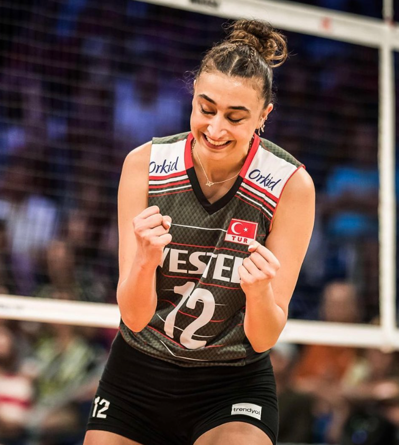 Elif Şahin Wallpaper
