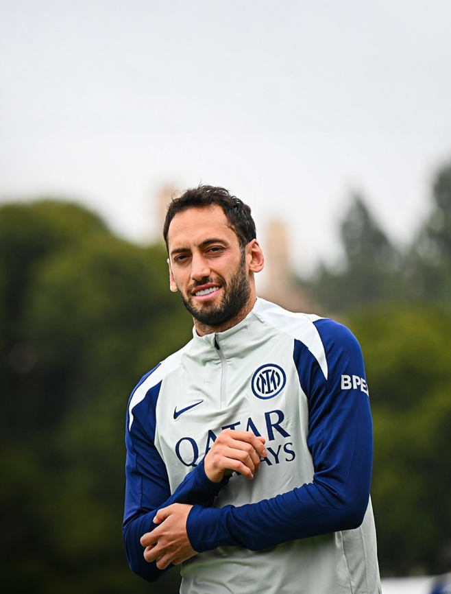 Hakan Çalhanoğlu Biyografisi Hakan Çalhanoğlu Biyografisi
