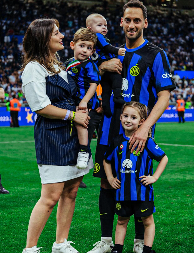 Hakan Çalhanoğlu ve Çocukları Hakan Çalhanoğlu ve Çocukları