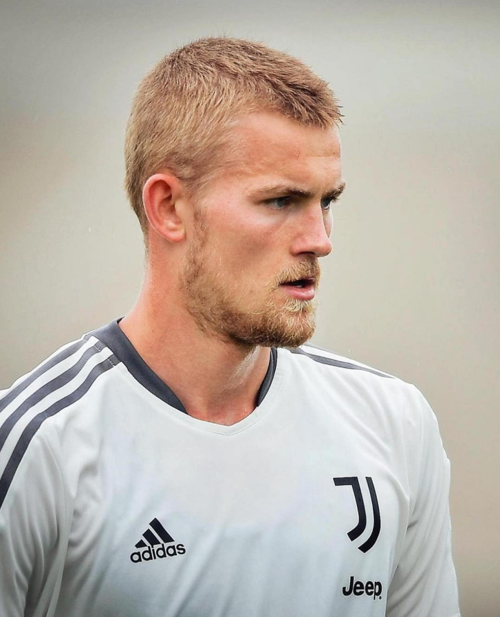 Matthijs de Ligt Çarpıcı Resmi Matthijs de Ligt Çarpıcı Resmi